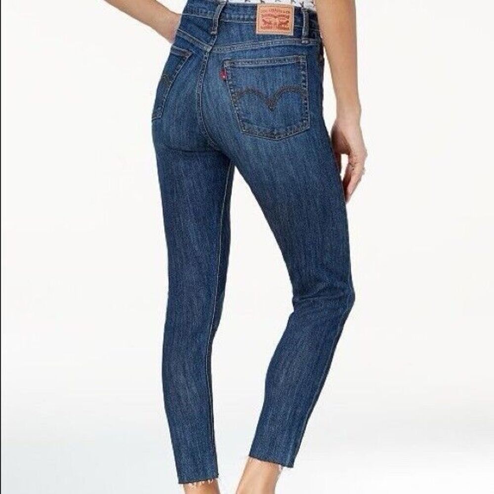 Levis Women’s Wedgie Skinny Medium Wash Button Fly Raw Hem Size 26